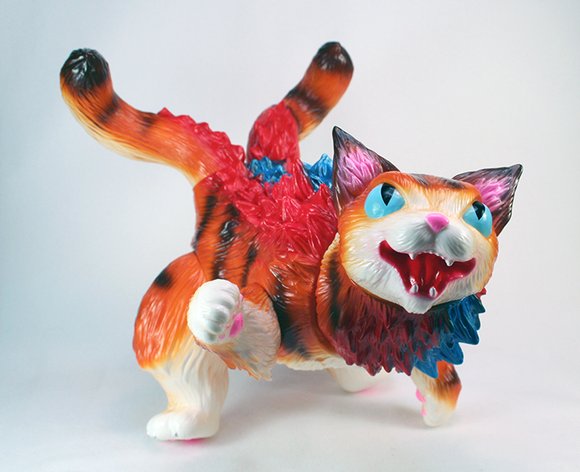 King Negora Tiger Version figure by Mark Nagata, produced by Max Toy Co.. Side view.