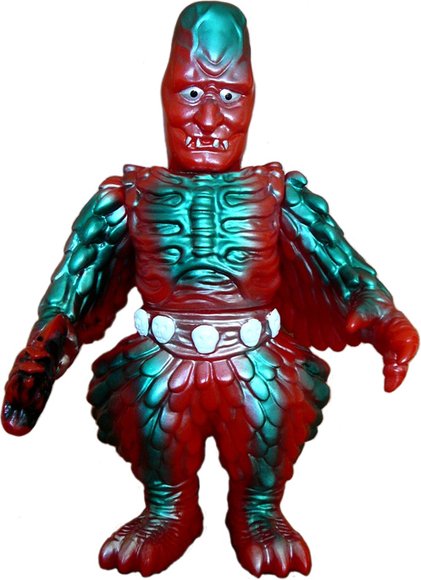 Daimon Red, Green Spray figure by Yuji Nishimura, produced by M1Go. Front view.