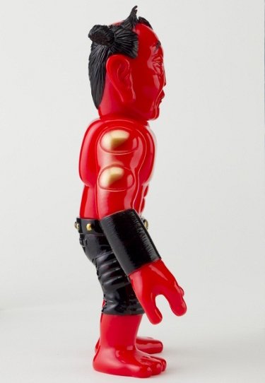 Devilman figure by Atom A. Amaresura, produced by Go Nagai - Dynamic Planning. Side view.