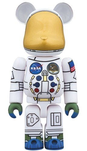 1969 ASTRONAUT BE@RBRICK 100% figure, produced by Medicom Toy. Front view.
