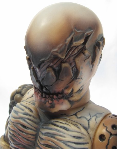 Itchiness - Oumi figure by Atom A. Amaresura, produced by Realxhead. Detail view.