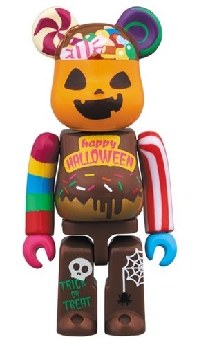 2017 HALLOWEEN BE@RBRICK 100% figure, produced by Medicom Toy. Front view.