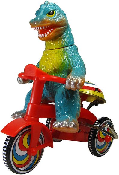 Godzilla Tricycle (三輪車シリーズ ゴジラ) figure by Yuji Nishimura, produced by M1Go. Front view.