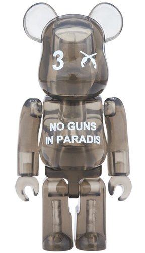3.PARADIS × roarguns BE@RBRICK 100% figure, produced by Medicom Toy. Front view.