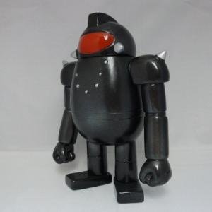 Robot Thirteen - The Black 13 figure by Rumble Monsters, produced by Rumble Monsters. Side view.