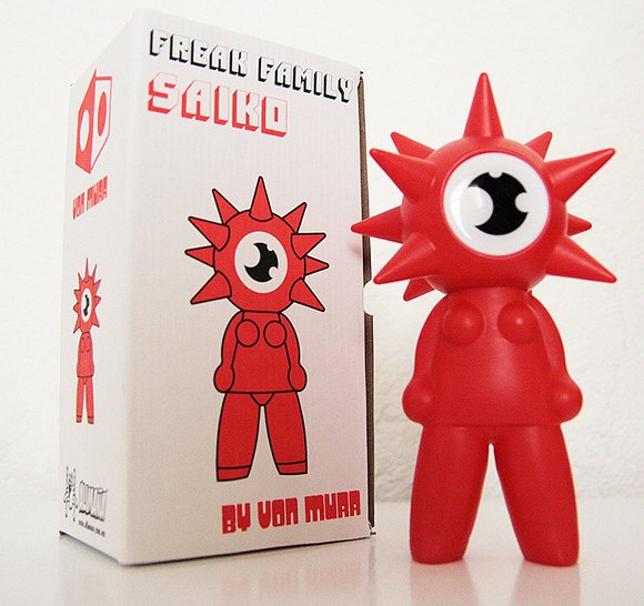 Saiko  figure by Vonmurr (Maurycy Gomulicki), produced by Alimaña Toys. Front view.