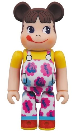 ペコちゃん ミルキー 70周年デザイン BE@RBRICK 100％ figure, produced by Medicom Toy. Front view.