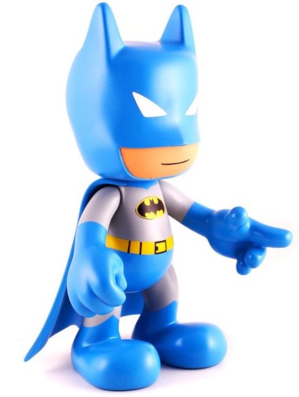 8 Batman - Regular figure by Dc Comics, produced by Artoyz Originals. Side view.