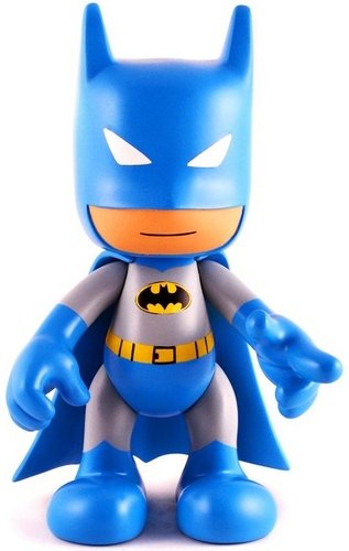 8 Batman - Regular figure by Dc Comics, produced by Artoyz Originals. Front view.