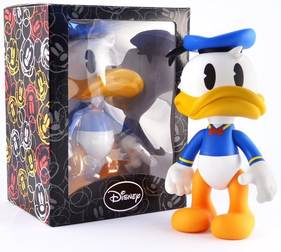 8 Donald Duck - Regular figure by Disney, produced by Artoyz Originals. Packaging.