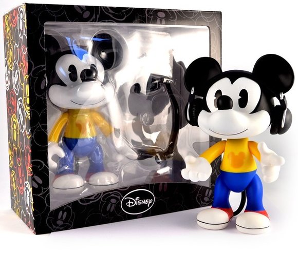 8 Mickey Mouse - Player figure by Disney, produced by Artoyz Originals. Packaging.