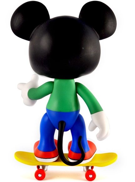 8 Mickey Mouse - Skate figure by Disney, produced by Artoyz Originals. Back view.