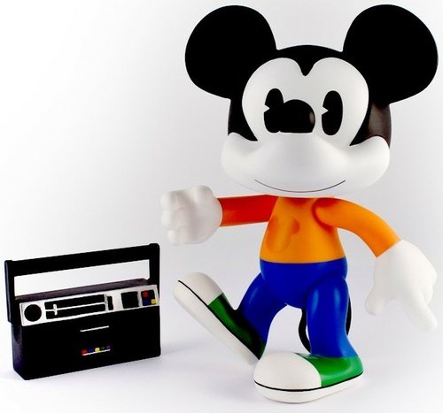 8 Mickey Mouse - Stereo figure by Disney, produced by Artoyz Originals. Front view.