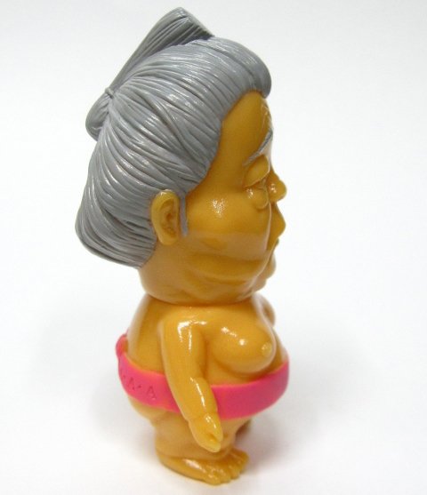 Mountain Juice (おっか山) figure by Atom A. Amaresura, produced by Realxhead. Side view.
