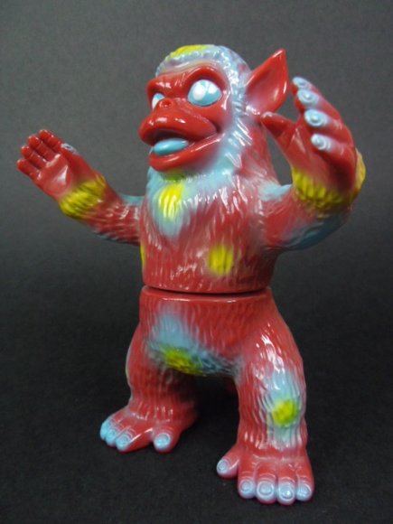 Gargamel x Scrappers - Stoked Rokuron figure by Scrappers, produced by Gargamel. Side view.