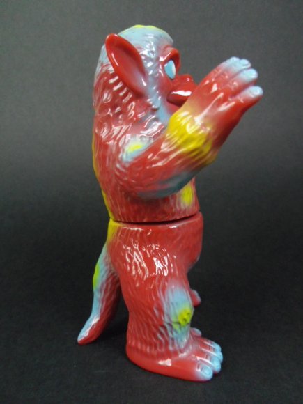Gargamel x Scrappers - Stoked Rokuron figure by Scrappers, produced by Gargamel. Side view.