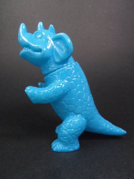 Mini Bakobas - Baketsu Blue figure by Gargamel, produced by Gargamel. Side view.