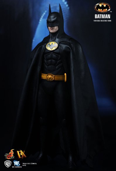 89 Keaton Batman figure by Kojun & Eom Jea Sung, produced by Hot Toys. Front view.