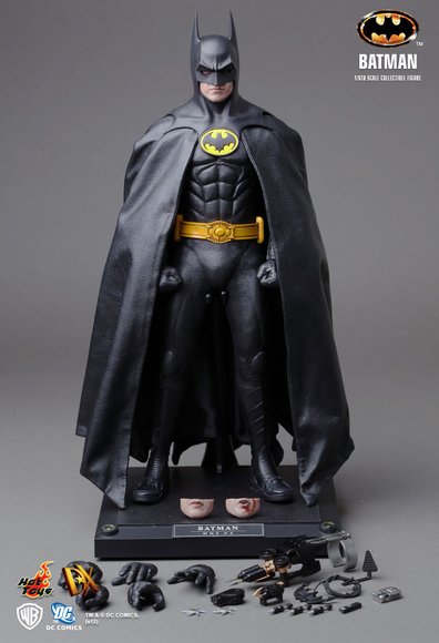 89 Keaton Batman figure by Kojun & Eom Jea Sung, produced by Hot Toys. Front view.