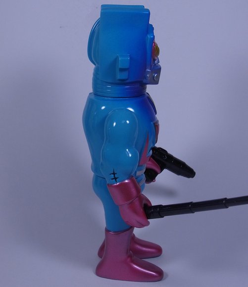 Mega Junktion figure by Le Merde, produced by Misty Fog Toys. Side view.