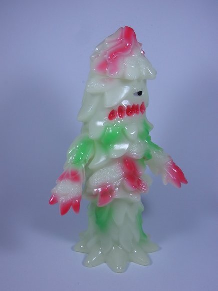 Toxic Conifer figure by Kiyoka Ikeda, produced by Gargamel. Side view.