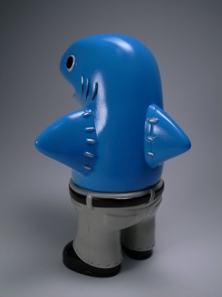 Sametan サメタン - Blue & Grey figure by Koji Harmon (Cometdebris), produced by Cometdebris. Back view.