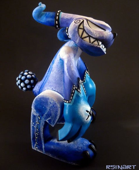 Ice Grabbit figure by Rsinart. Side view.