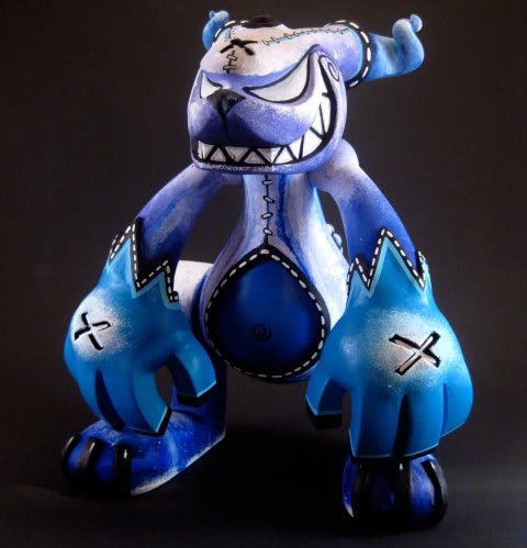 Ice Grabbit figure by Rsinart. Front view.