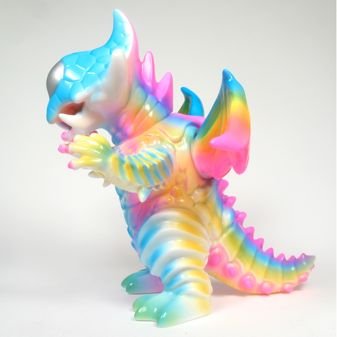 Gibaza - White figure by Dream Rocket, produced by Dream Rocket. Side view.
