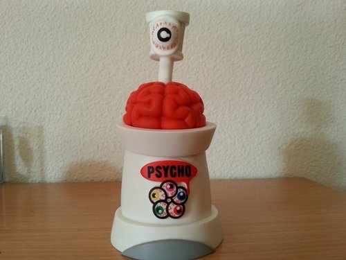  figure by Psycho, produced by Square Toys. Front view.