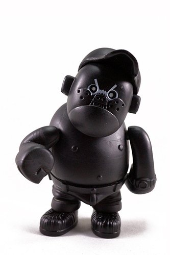 Fatback figure by Michael Lau, produced by Crazysmiles. Front view.