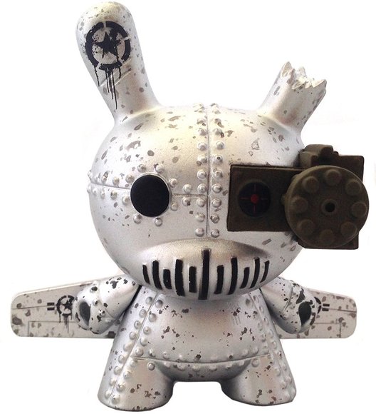 A-10 Tank Destroyer Dunny figure by Drilone, produced by Kidrobot. Front view.