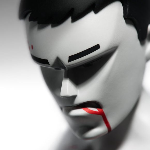 Flake, Fluid and Float - Pain edition. figure by Mark Landwehr X Sven Waschk, produced by Coarsetoys. Detail view.