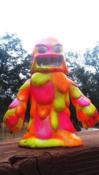 Acid Damnedron figure by Brandon Morrow, produced by Rumble Monsters. Detail view.
