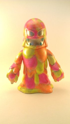 Acid Damnedron figure by Brandon Morrow, produced by Rumble Monsters. Front view.