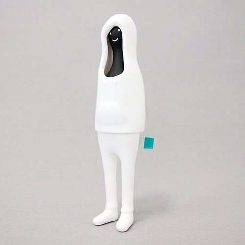Addi (hoodie) figure by Yuta Osugi, produced by Meme9. Front view.