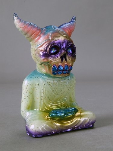 ALAVAKA - The Midnight Six (pink) figure by Toby Dutkiewicz, produced by DevilS Head Productions. Front view.