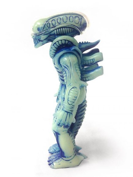 Alien (Blueprint Version) figure by Secret Base X Super7, produced by Super7 X Secret Base. Side view.