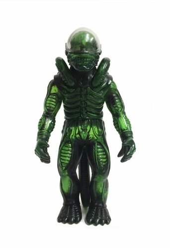 Alien (Green Version) figure by Secret Base X Super7, produced by Super7 X Secret Base. Front view.