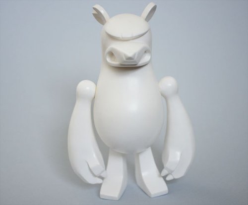 All White Knuckle Bear figure by Touma, produced by Toy2R. Front view.