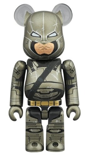 ARMORED BATMAN BE@RBRICK figure, produced by Medicom Toy. Front view.