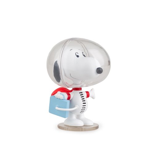 Astronaut Snoopy figure by Charles M. Schulz, produced by Medicom Toy. Front view.