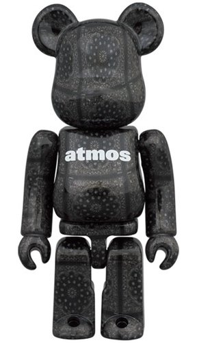 atmos BANDANA BLACK BE@RBRICK 100％ figure, produced by Medicom Toy. Front view.