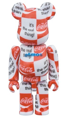 atmos × Coca-Cola CHECKERBOARD BE@RBRICK 100% figure, produced by Medicom Toy. Front view.