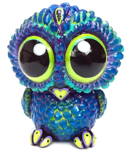 Baby Owl - Pearly Blue figure by Kathleen Voigt. Front view.