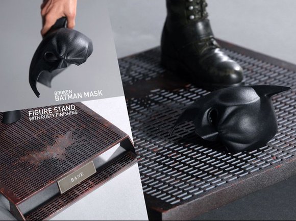 Bane figure by Kojun & Yulli, produced by Hot Toys. Detail view.