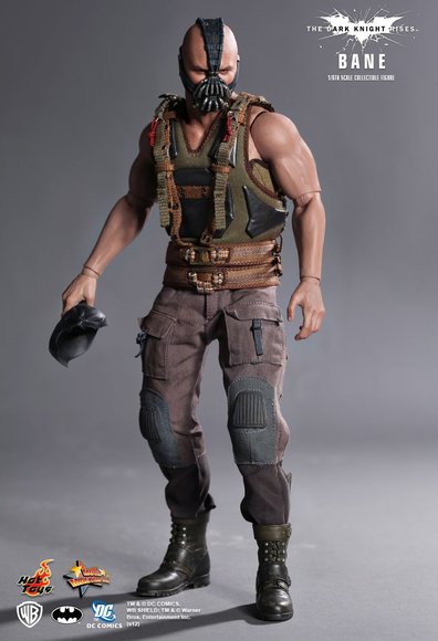 Bane figure by Kojun & Yulli, produced by Hot Toys. Front view.