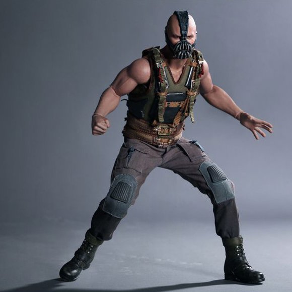 Bane figure by Kojun & Yulli, produced by Hot Toys. Front view.