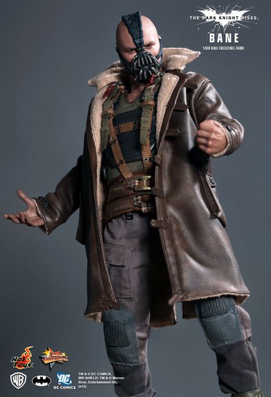 Bane figure by Kojun & Yulli, produced by Hot Toys. Front view.