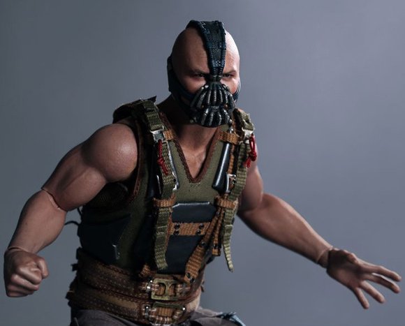 Bane figure by Kojun & Yulli, produced by Hot Toys. Detail view.